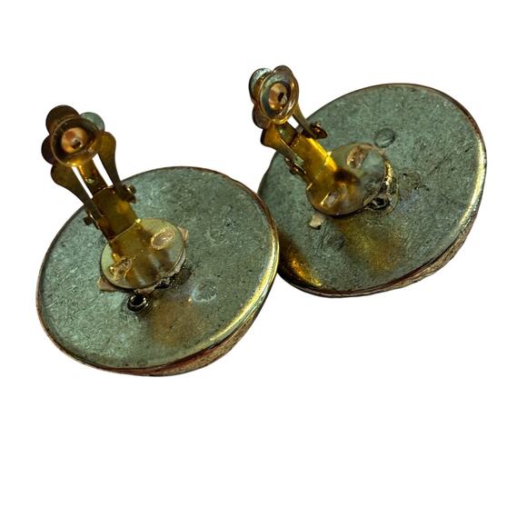 Chunky clip on earrings textured gold rounds faux wood centers classic vintage - Picture 3 of 6